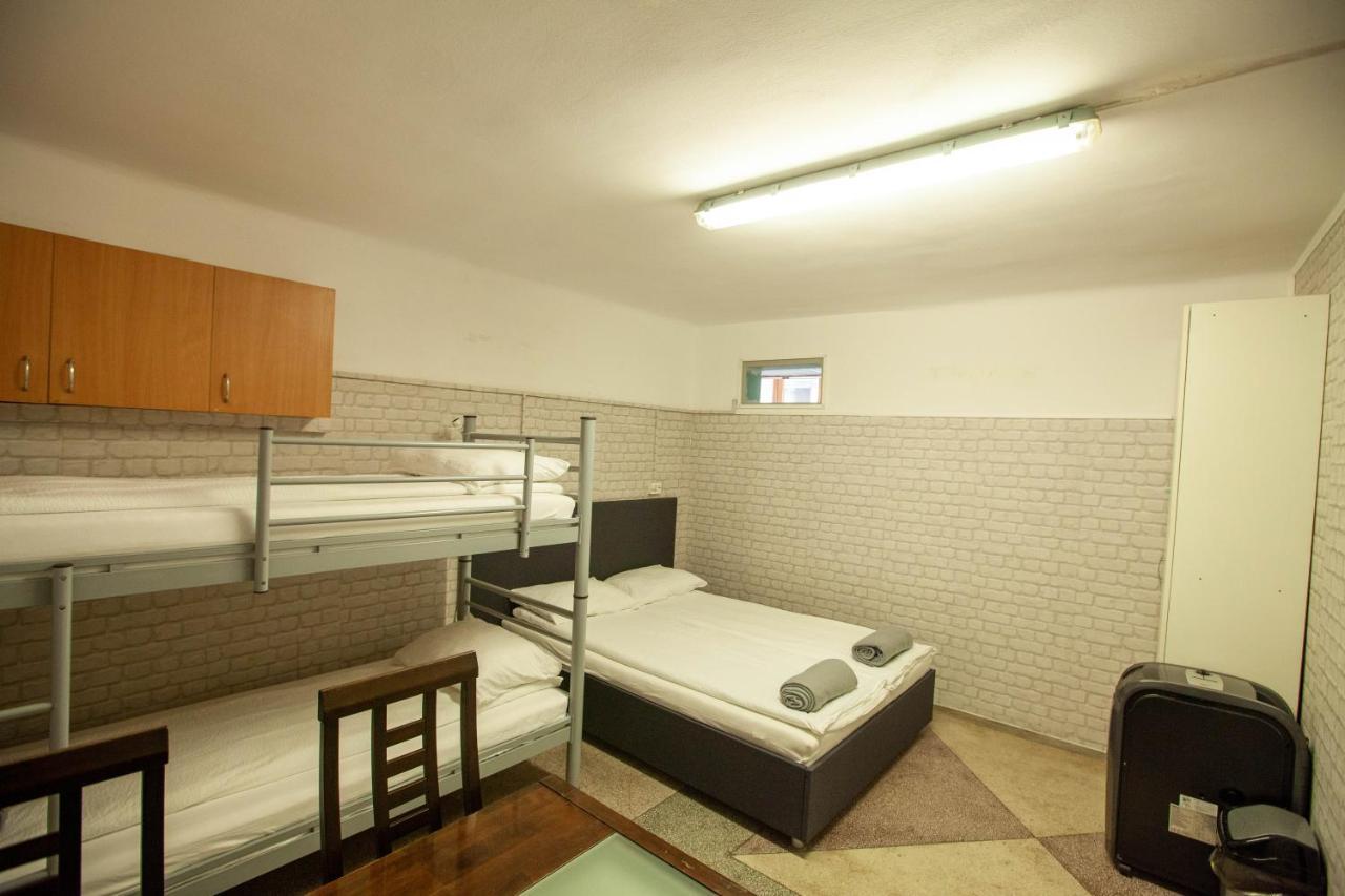 Oradea Central Hostel Zewnętrze zdjęcie